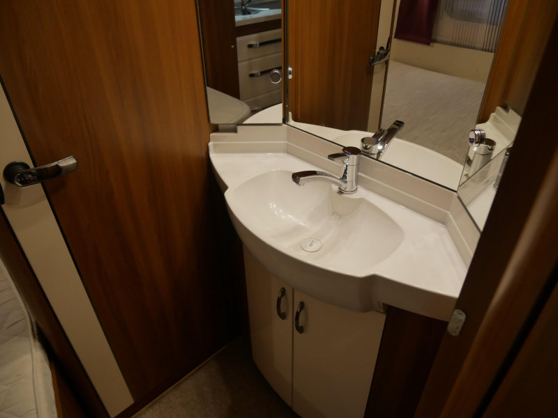 Hobby Excellent 540 UFE Incl. mover en fietsenrek  foto: 11