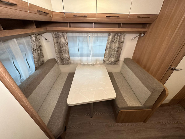 Hobby De Luxe 440 SF photo: 5