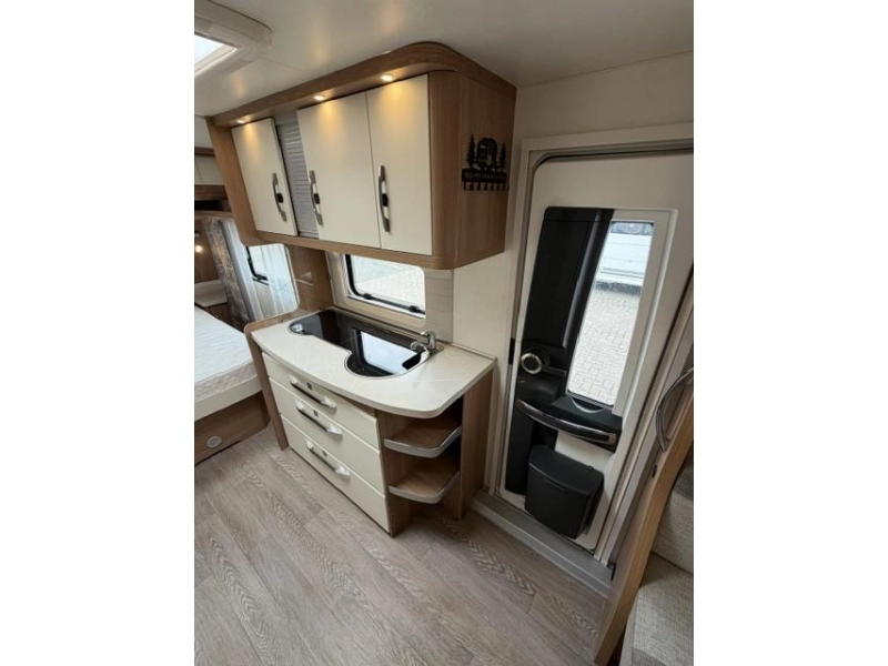 Hobby De Luxe 540 UFF Incl. Mover and Airco photo: 14