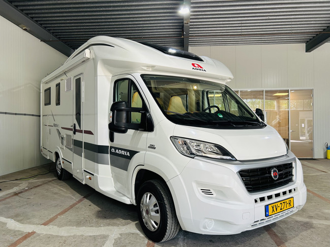 Adria MATRIX M 670SL PLUS Met enkele bedden en slechts 65.000 Km! foto: 3