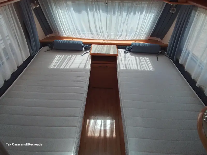 LMC Sunny 490 K1 Aparte bedden  foto: 4