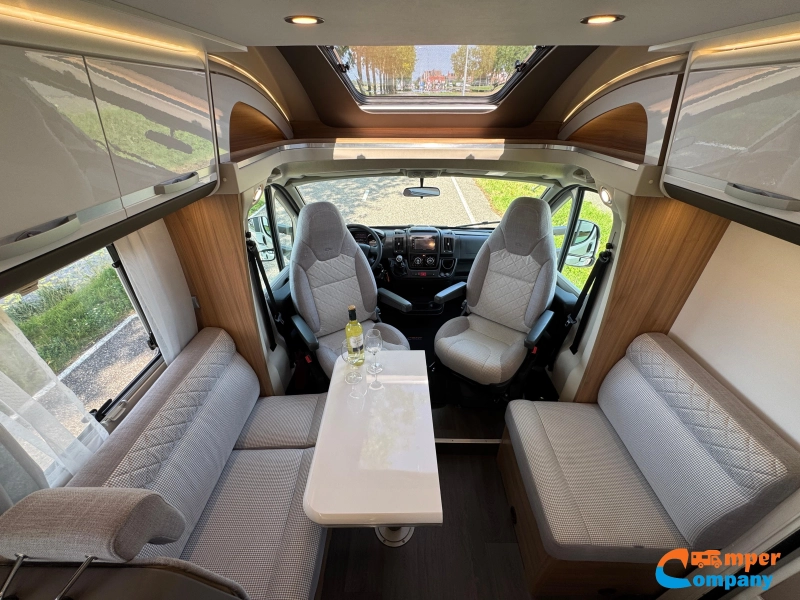Adria Matrix 640 DC Queensbed / Face to face  foto: 2