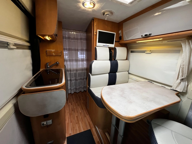 Roller Team Livingstone 2 600 Dwarsbed, Buscamper  foto: 5