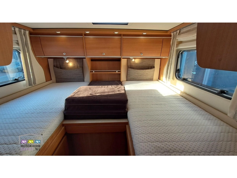 B&uuml;rstner Ixeo 726 Camas longitudinales y cama abatible foto: 11