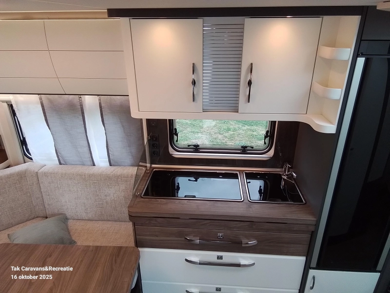 Hobby Excellent Edition 540 UFF met queensbed 