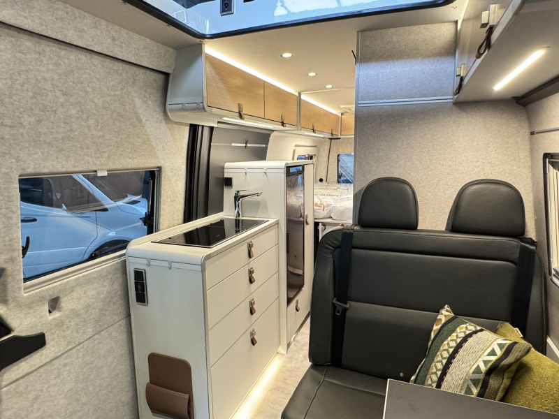 Hymer Grand Canyon S 700 4x4 - toit relevable - lit longitudinal photo : 5