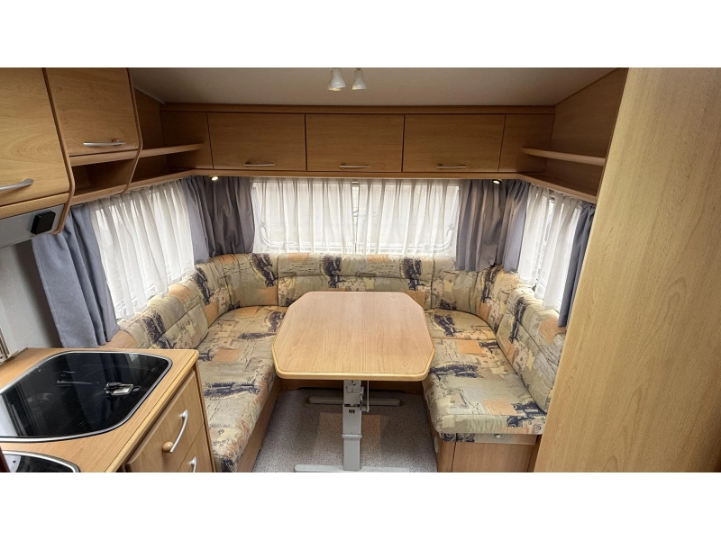 Knaus Sudwind 450 TF frans bed rondzit toilet  foto: 2