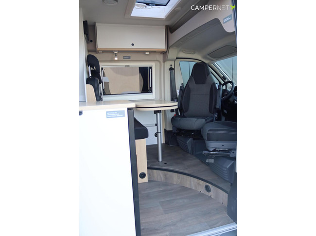 LMC Innovan 640 Pure 140cv Autom&aacute;tico | Toldo Thule | Camas individuales | Sensores de aparcamiento | Llantas de aleaci&oacute;n | Mucho espacio de almacenamiento | LED foto: 7