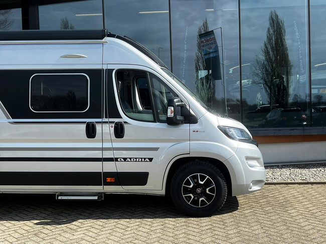 Adria TWIN 640 SLB SUPREME /Automatik/L&auml;ngsbetten Foto: 4