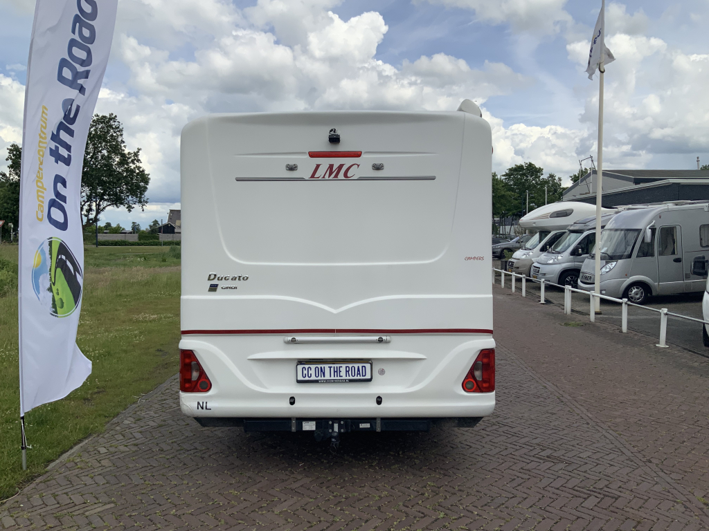 LMC  Fiat Ducato  2,8 JTD  128 PK , AUTOMAAT   Half-integraal ,  Motor-airco , 2 Lengte-bedden ( Laag ) , Alko-chassis  etc. Bj 2003 Camper centrum on the road Marum  foto: 28