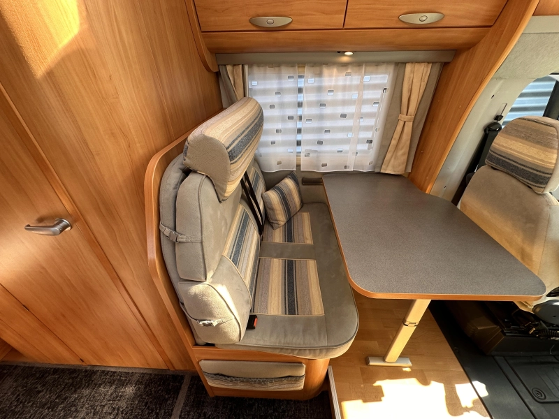 Adria Coral 660 SL 160PK Lengtebedden Airco  foto: 8