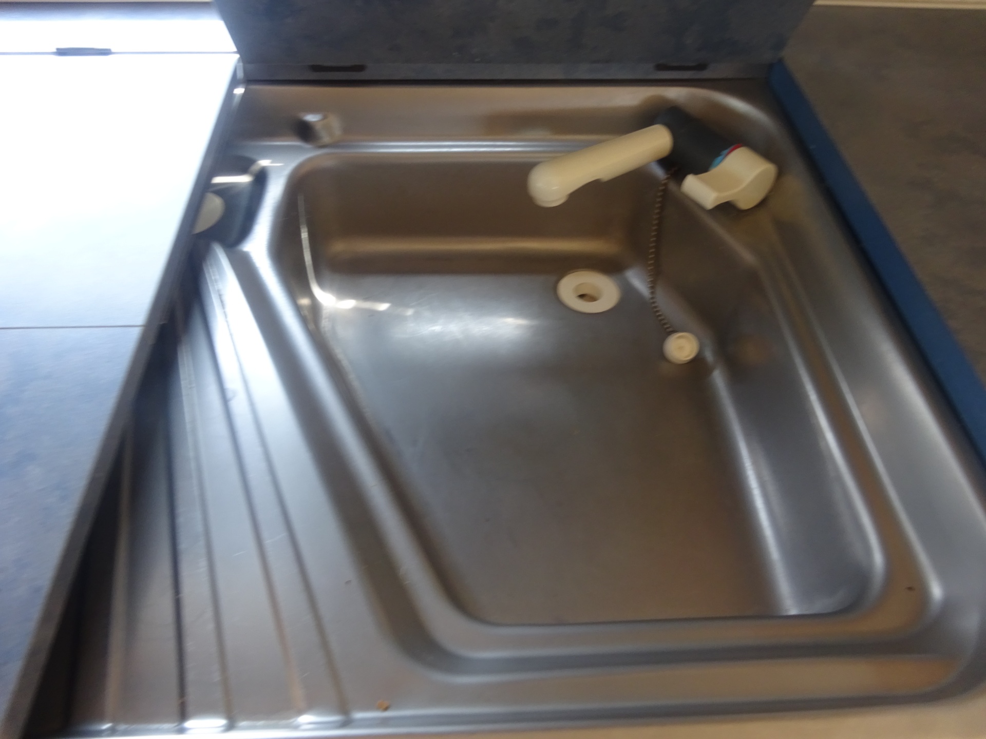 Hobby De luxe 440SF Met Brede Keuken +Vast Bed en Treinzit foto: 15