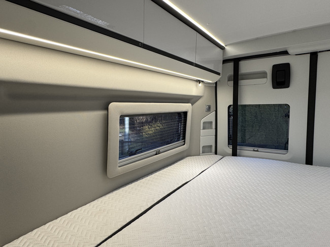 Adria Twin Supreme 640 SGX 180 pk AUTOMAAT 9-Traps Euro6 Fiat Ducato 8 **Lengtebedden in hoogte verstelbaar/4 zitplaatsen/2x Lithium/2 foto: 18