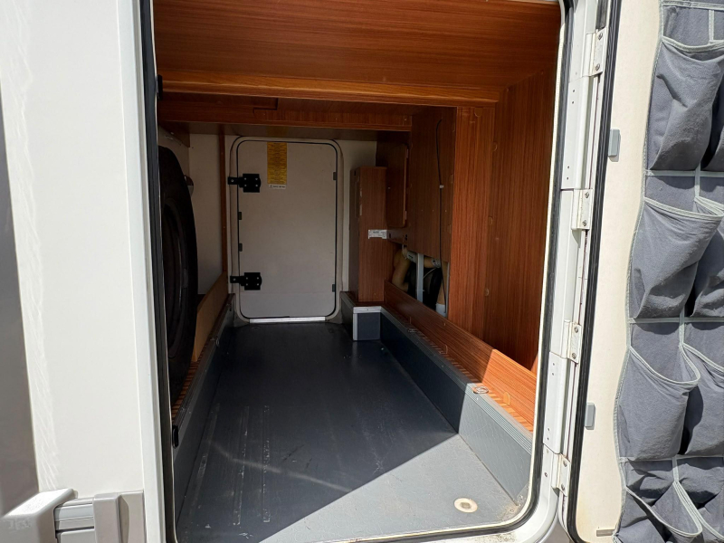 Adria Compact SL Enkele Bedden,Airco,130PK  foto: 8