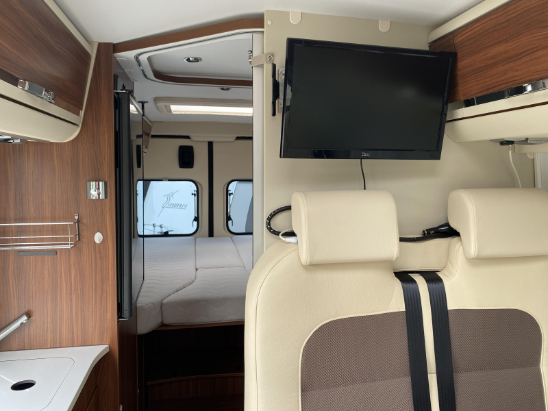 Adria Twin 640 SLX camas longitudinales como nuevo foto: 12