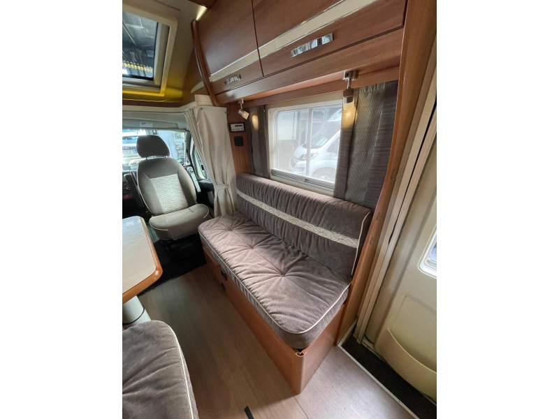 Eura Mobil Terrestra 710 HB Cama fija Garaje XXL foto: 7