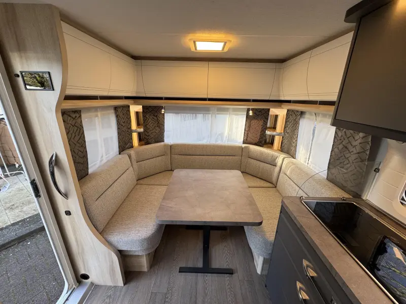 Hobby De Luxe 460 UFE 