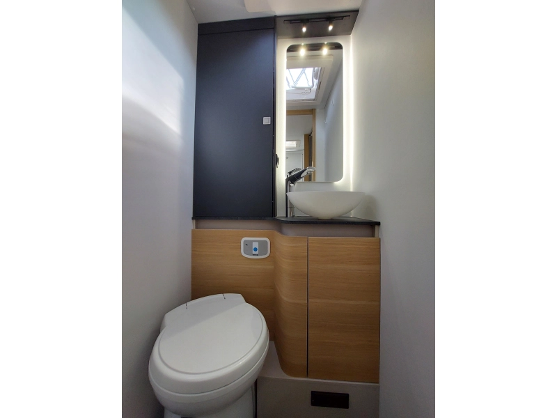 Adria Coral 650 DL Single bed/face2face/heavy photo: 15