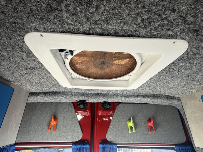 Renault Master autocaravana autom&aacute;tica, interior muy lujoso, cama transversal, aire acondicionado, control de crucero, c&aacute;mara, navegador, toldo, panel solar, maxxfan, enganche de remolque, foto: 21