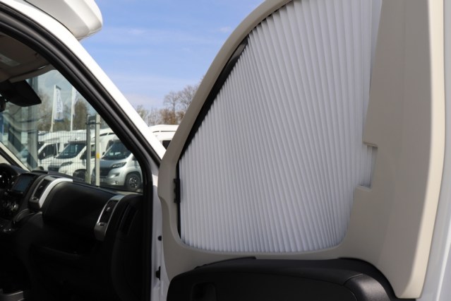 9-speed AUTOMATIC Knaus Platinum Edition Sun TI 650 flat floor single beds (80 photo: 23