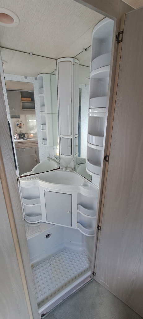 Caravan ADRIA Unica 461 Met voortent en inboedel! 5 pers foto: 14