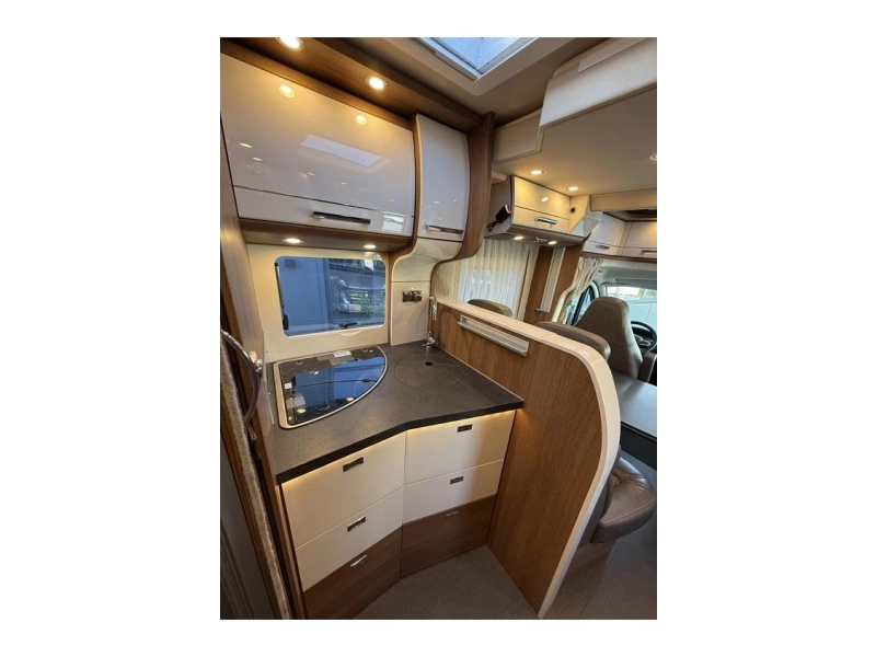 Carthago C-Tourer T 144 LE 4 persoons, LPG, automaat  foto: 12