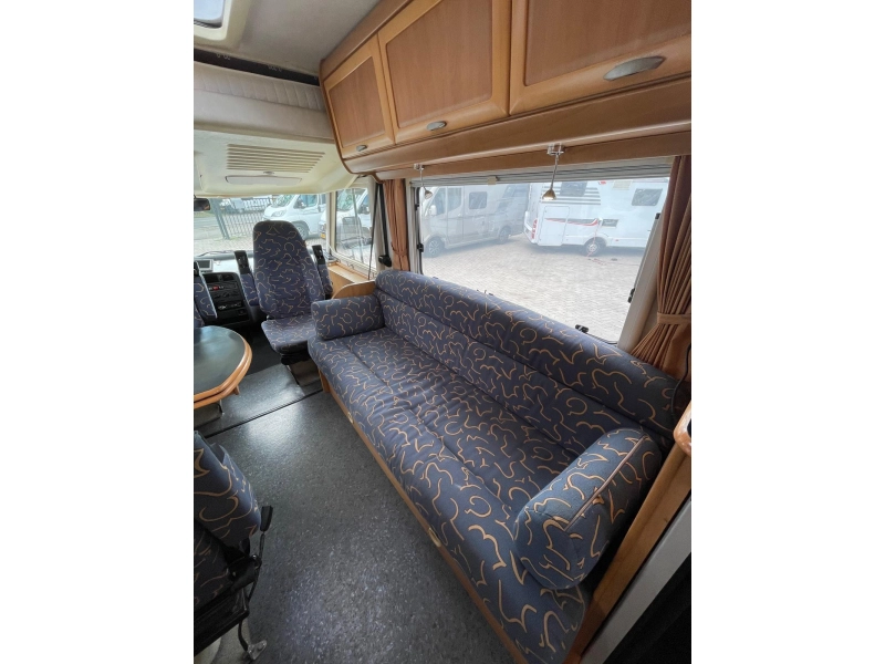 Hymer B 584 Hefbed bar-indeling 2000  foto: 5
