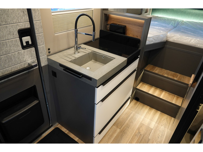 NIESMANN BISCHOFF iSmove 6.9 E 180Pk Automaat | Eifelgrijs | Lengtebedden foto: 9