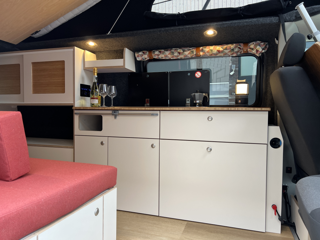 Volkswagen T6 2018 Zweifarbig Foto: 23