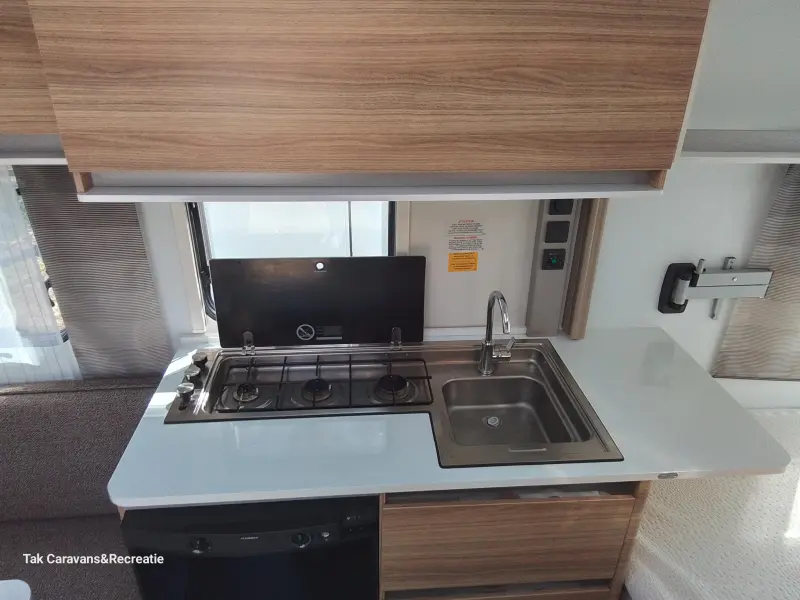 Adria Altea 462 PU Fransbed zeer netjes.  foto: 9