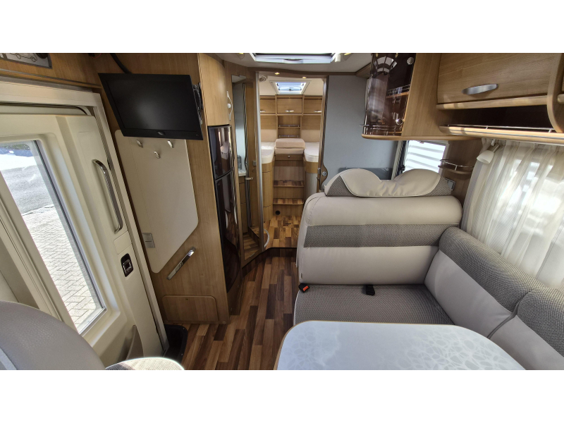 Hymer Tramp 678 Lengtebedden 150PK Heavy  foto: 5