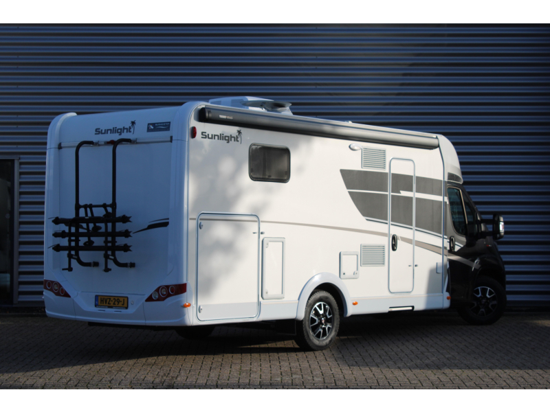 Sunlight Adventure Edition 160PS Automatik Dachklimaanlage Foto: 2