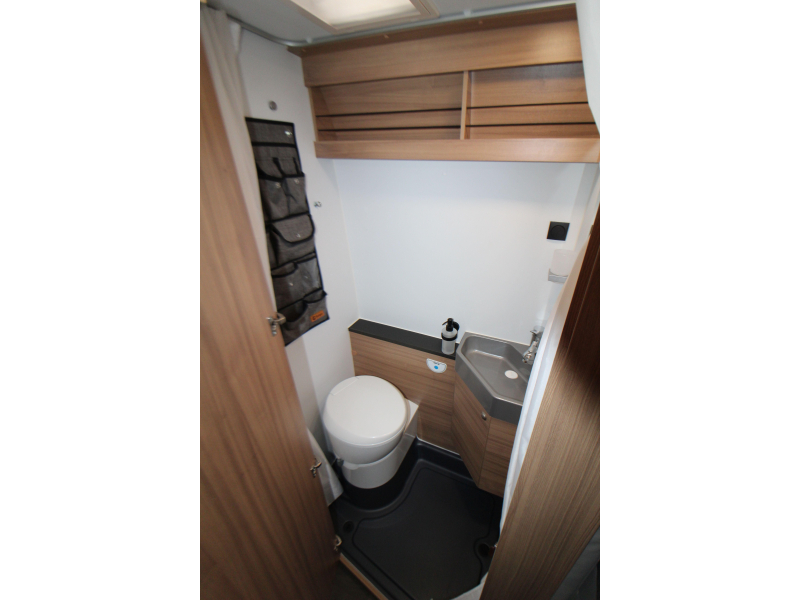 Adria Sun Living 65 SL Single beds - 160HP AUT photo: 26