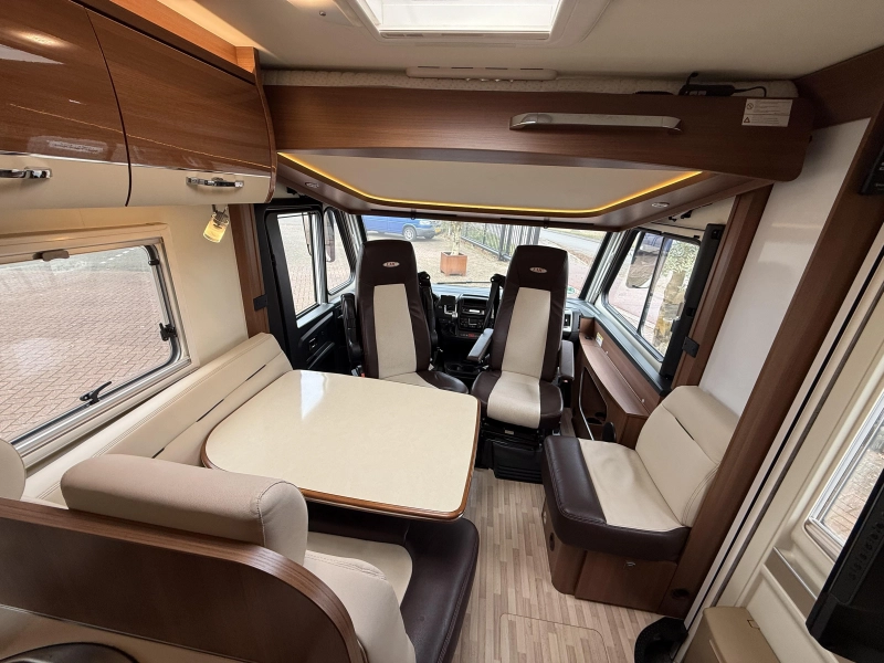 LMC Explorer Comfort 735 G Enkele Bedden Hefbed 2019  foto: 9