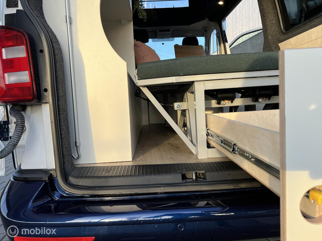 Volkswagen T6 2017 L1H1 zwart foto: 12