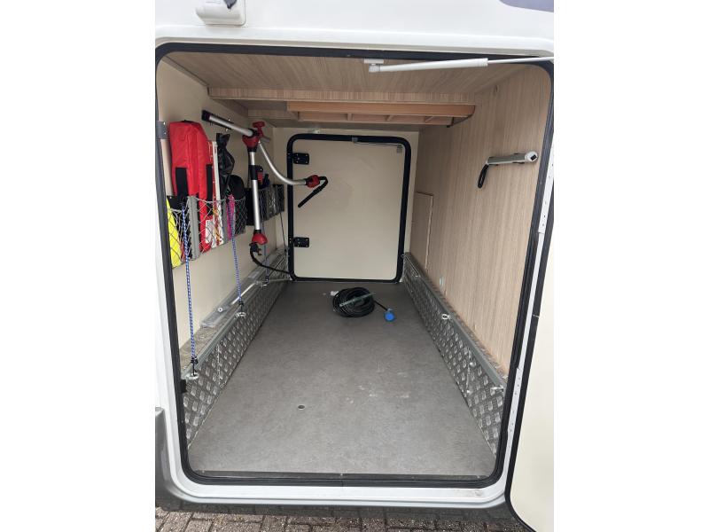 Mobilvetta K-Yacht 86 Lengtebedden Automaat TV  foto: 19