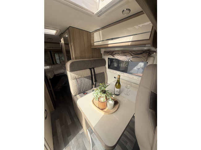 Karmann Dexter 625 Automatik 150 PS Kastenwagen L&auml;ngsbetten Klimaanlage Leder Markise Anh&auml;ngerkupplung LMV 16 Zoll Remis Plissee Foto: 23