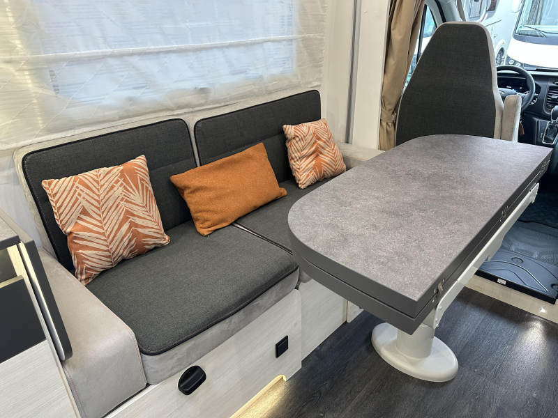 Challenger Graphite Ultimate 380 ( Chausson 720 ), 5 pers.  foto: 8