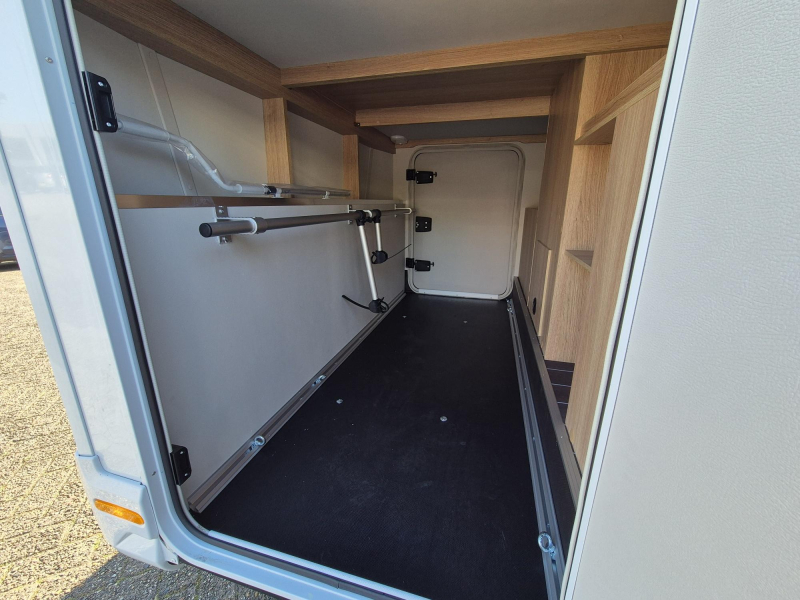 Knaus Sky TI 700 MEG 180pk autom 2 aircos E84  foto: 14