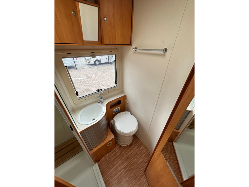 Adria Coral S 680 SP 2010 POPULAR + ESPACIOSO foto: 15