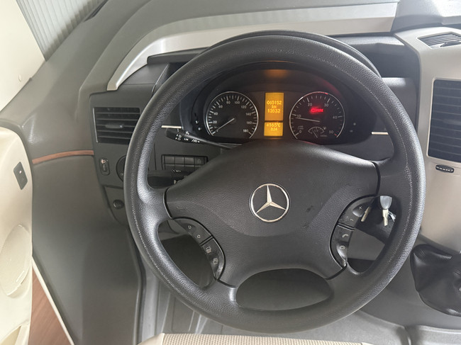Hymer S 790 150 PS sehr luxuri&ouml;se Ausf&uuml;hrung franz&ouml;sisches Bett + Hubbett XXL K&uuml;hlschrank Backofen Markise Leder Klimaanlage Kamera TV elektr. Satelliten-TV gro&szlig;e Garage Foto: 10