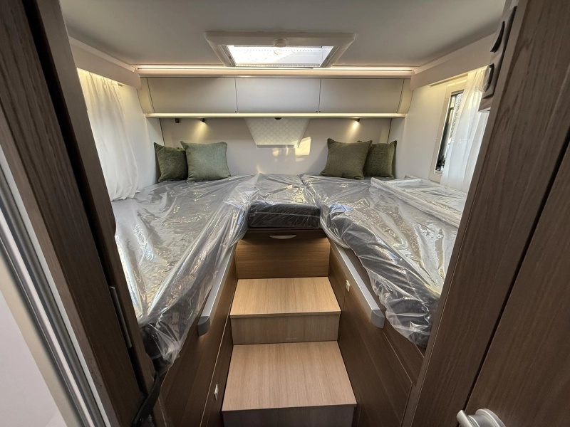 Adria Matrix Supreme 670 DL Automaat - 180PK - 44H  foto: 21