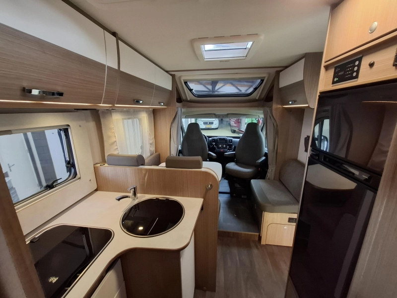 Hymer Carado 447 T 140CV Camas Individuales Solar foto: 11