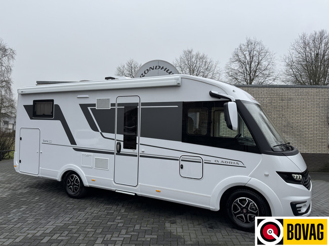 Adria Sonic 700 SL Plus 180 pk AUTOMAAT 9-Traps Euro6 Fiat Ducato 8 Maxi **Enkele bedden/4 zitplaatsen/4+1 slaapplaatsen/4400 kg/Zonne
