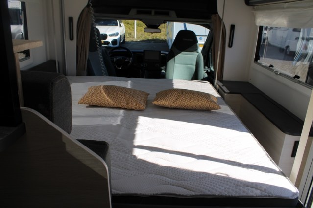Virtually new Exclusive Line 660 Chausson AUTOMATIC double entrance door Artic pack (70 photo: 65