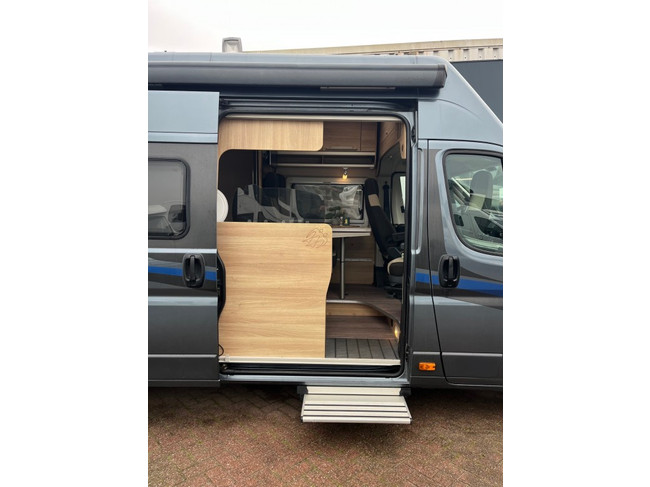Knaus Boxstar Freeway 640 Automaat Off-Grid Lengtebedden foto: 5