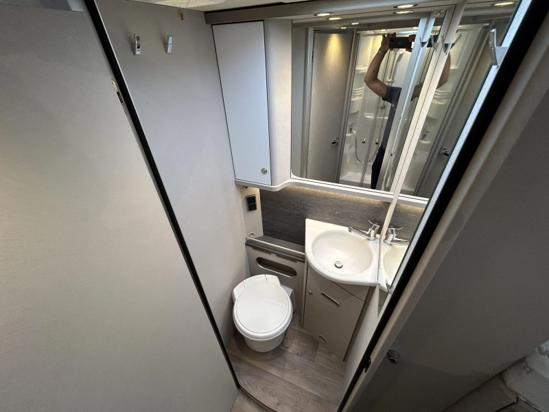 Hymer Exsis-I 678 Losse bedden, Hefbed  foto: 19
