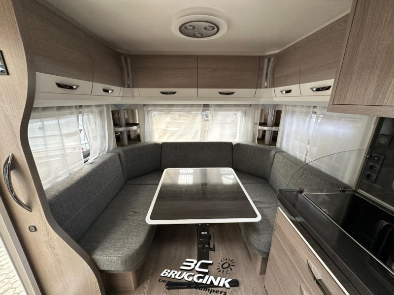 Hobby Prestige 540 UL SINGLE BED MOVER AWNING photo: 2
