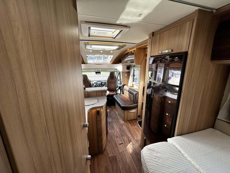 Knaus Platinum Selection 650 MF Fransbed/2017/6.9M/Euro-6  foto: 8