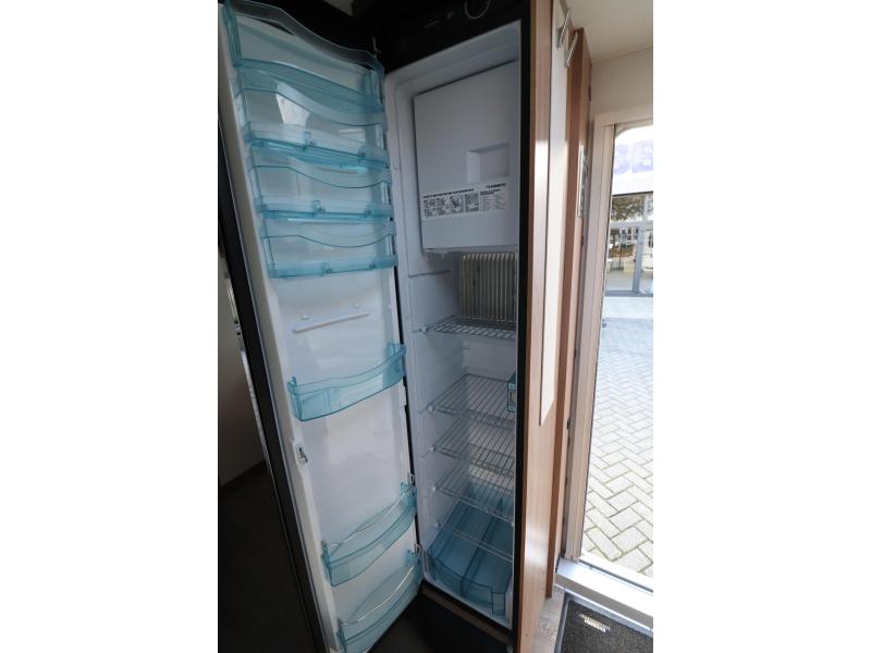 Hobby De Luxe 400 SFE Mover, voortent, fietsdr.  foto: 8